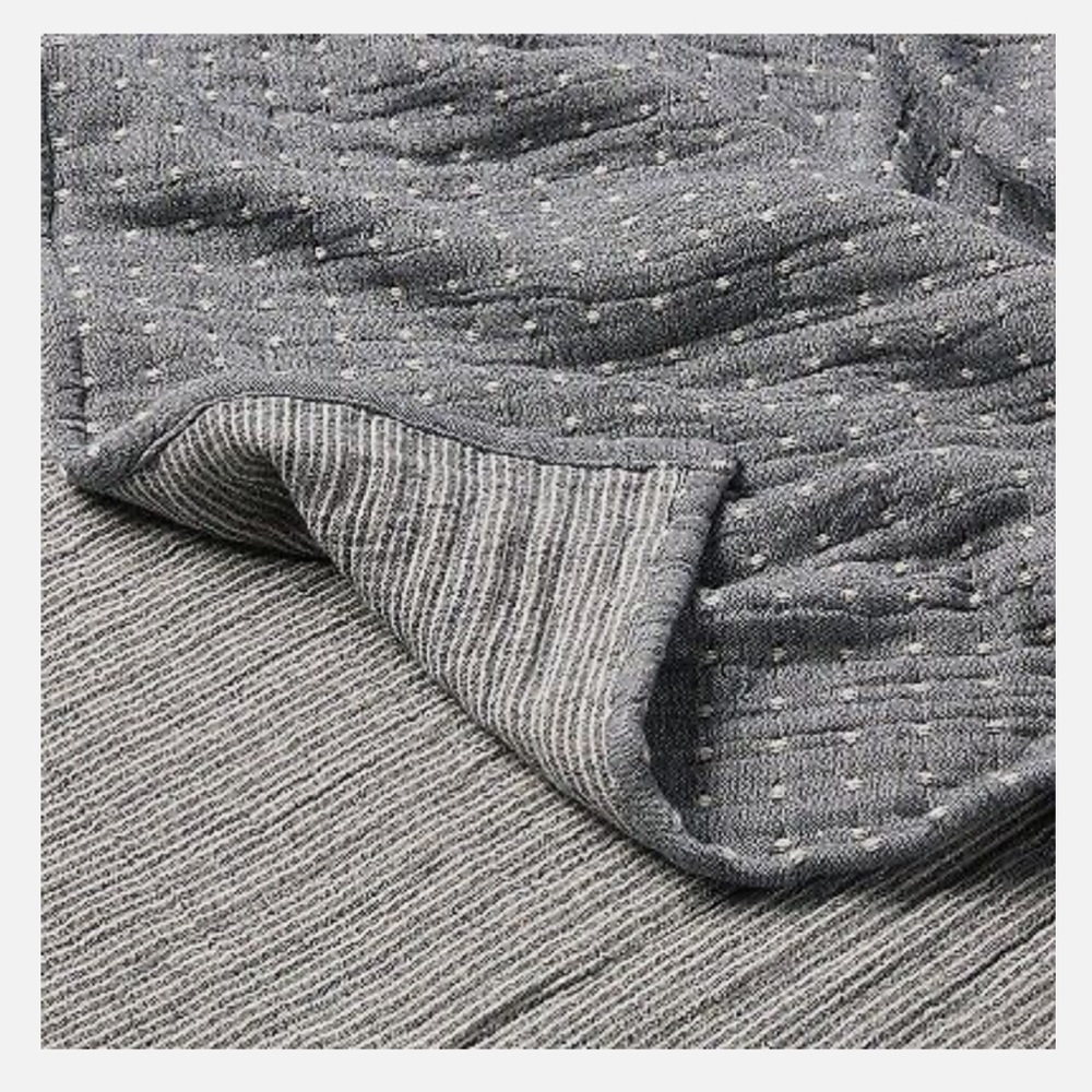 NWT Oversized Reversible Matelasse Throw Gray - Threshold - Picture 2 of 9